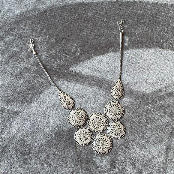 Statement piece necklace - Picture 1 of 12